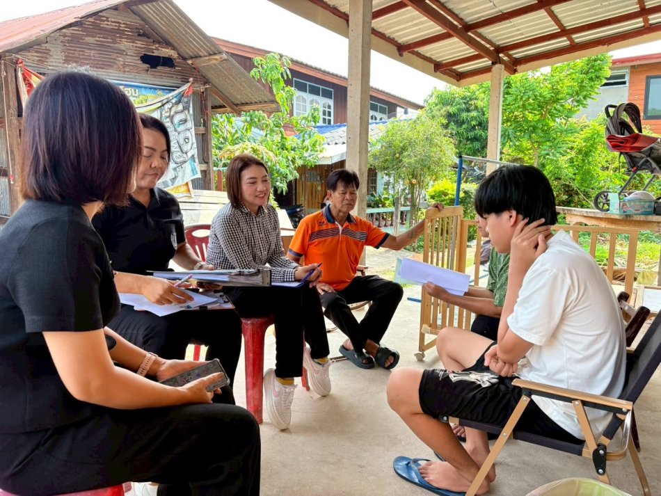 ลงพื้นที่ตรวจสอบข้อเท็จจริง เพื่อพิจารณาให้ความช่วยเหลือเด็กนักเรียนยากจนและด้อยโอกาสในพื้นที่ตำบลพะเนา