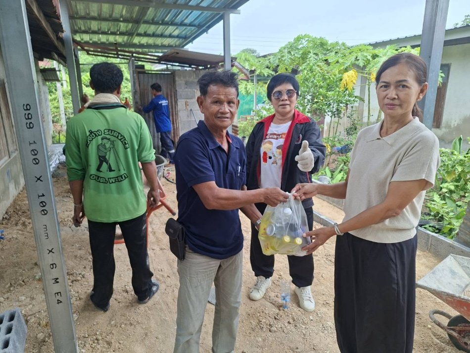 ปรับปรุงซ่อมแซมบ้านให้ผู้ยากไร้ในชุมชน